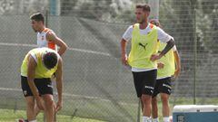 Jorge S&aacute;enz, en un entrenamiento del Valencia la pasada semana.