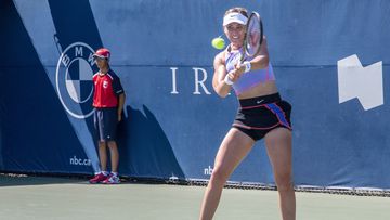 La tenista española Paula Badosa en acción contra la kazaja Yulia Putintseva en la segunda ronda del Masters en Toronto (Canadá)