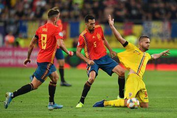 Spain's midfielder Sergio Busquets vies with Romania's forward George Alexandru Puscas.