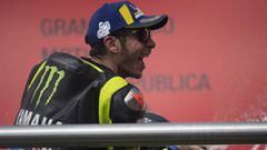 Valentino Rossi en el podio de Argentina.