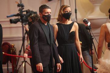 El actor Antonio Banderas y la periodista Maria Casado, presentadores de la gala de los premios Goya 2021.