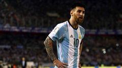 Leo Messi podr&iacute;a perderse hasta cuatro partidos con Argentina.
