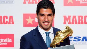 Luis Suarez of FC Barcelona poses with the Golden Shoe Trophy as the best goal scorer in all European Leagues last season on October 20, 2016 in Barcelona, Spain.