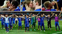 Los jugadores de Islandia celebran junto a sus novias la victoria sobre Inglaterra.