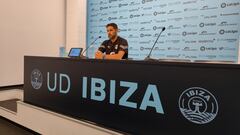 Javi Baraja, entrenador de la UD Ibiza, comparece en rueda de prensa.