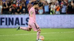 CINCINNATI, OHIO - AUGUST 23: Lionel Messi #10 of Inter Miami CF makes a penalty kick on Alec Kann #1 of FC Cincinnati during a shootout in the 2023 U.S. Open Cup semifinal match at TQL Stadium on August 23, 2023 in Cincinnati, Ohio.   Andy Lyons/Getty Images/AFP (Photo by ANDY LYONS / GETTY IMAGES NORTH AMERICA / Getty Images via AFP)