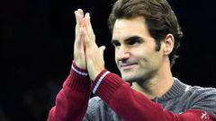 Federer pidiendo disculpas a los presentes. 
