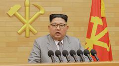 El l&iacute;der norcoreano Kim Jong-Un habla durante su discurso de A&ntilde;o Nuevo en el que ha dejado entrever que Corea del Norte podr&iacute;a participar en los Juegos Ol&iacute;mpicos de Invierno de Pyeonchang.