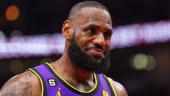 CHICAGO, ILLINOIS - MARCH 29: LeBron James #6 of the Los Angeles Lakers looks on against the Chicago Bulls during the second half at United Center on March 29, 2023 in Chicago, Illinois. NOTE TO USER: User expressly acknowledges and agrees that, by downloading and or using this photograph, User is consenting to the terms and conditions of the Getty Images License Agreement.   Michael Reaves/Getty Images/AFP (Photo by Michael Reaves / GETTY IMAGES NORTH AMERICA / Getty Images via AFP)