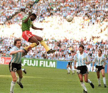 Otra sorpresa histórica. Su brutal salto venció a Pumpido y supuso un golpe de Estado en Milán: la campeona, comandada por Maradona, cayó 0-1 contra los animadores de aquel Mundial.