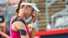 Montreal (Canada), 13/08/2023.- Elena Rybakina of Kazakhstan reacts after she lost a point against Liudmila Samsonova of Russia during the women's singles semi-final tennis match of the WTP Canadian Open tennis tournament, in Montreal, Canada, 13 August 2023. (Tenis, Kazajstán, Rusia) EFE/EPA/ANDRE PICHETTE
