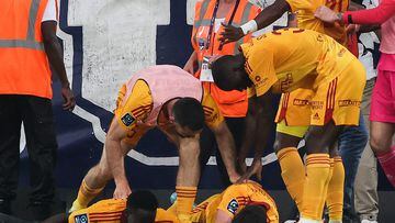 Rodez' French midfielder Lucas Buades (C) lies on the ground after being hit by a projectile during the French L2 football match between FC Girondins de Bordeaux and Rodez AF at the Matmut Atlantique Stadium in Bordeaux, on June 2, 2023. (Photo by THIBAUD MORITZ / AFP)
