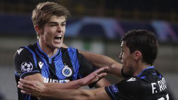 Bruges (Belgium), 02/12/2020.- Brugge&#039;s Charles De Ketelaere (L) celebrates with teammate Federico Ricca (R) after scoring the 1-0 lead during the UEFA Champions League group F soccer match between Club Brugge and Zenit St. Petersburg in Bruges, Belg