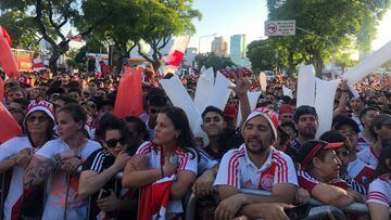 El recibimiento de los hinchas de River al plantel millonario tras la derrota en la Copa Libertadores