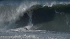 Kalani Lattanzi sufriendo un wipeout en la ola gigante de Itacoatiara. 
