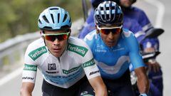 Miguel &Aacute;ngel L&oacute;pez rueda junto a Nairo Quintana en la vig&eacute;sima etapa de la Vuelta a Espa&ntilde;a 2018 con final en la Coll de la Gallina.