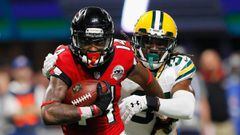 ATLANTA, GA - SEPTEMBER 17: Davon House #31 of the Green Bay Packers attempts to tackle Justin Hardy #14 of the Atlanta Falcons during the first half at Mercedes-Benz Stadium on September 17, 2017 in Atlanta, Georgia.   Kevin C. Cox/Getty Images/AFP == FOR NEWSPAPERS, INTERNET, TELCOS &amp; TELEVISION USE ONLY ==