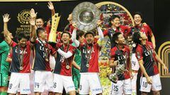 Los jugadores del Kashima celebran el t&iacute;tulo de la Liga japonesa ganado, la llave de su participaci&oacute;n en el Mundial de Clubes.