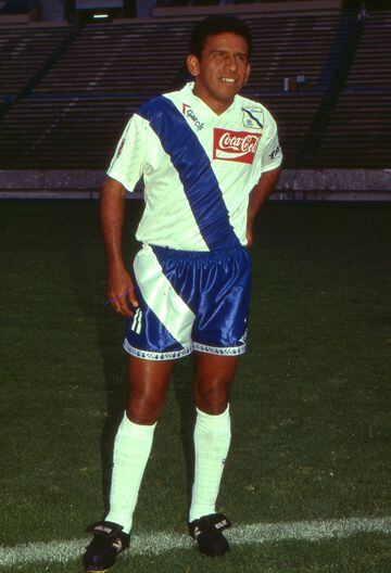 Sergio Lira fue un gran delantero, con un perfil bajo al solo anotar 181 goles solo en clubes, pues en selección metió 2 pepinos