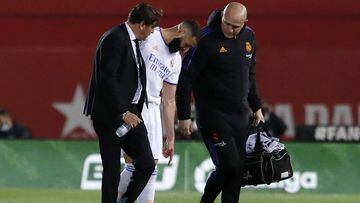 Benzema leaves the Son Moix field after picking up an injury in Real Madrid&#039;s 3-0 LaLiga win over Real Mallorca.