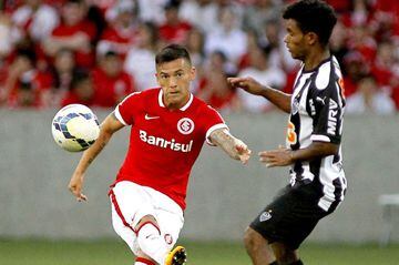 Entre el 2014 y el 2015 Aránguiz brilló en el Inter. En esos años Alisson, actual figura de Liverpool, era el arquero titular en el cuadro de Porto Alegre.