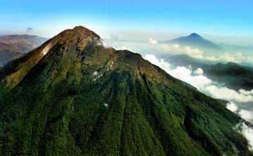 El volcán Tacaná se ubica en el límite entre Guatemala y México, exactamente en San Marcos Guatemala. 
