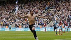 Jonas Guti&eacute;rrez celebra el gol que mantuvo al Newcastle en la Premier League. 