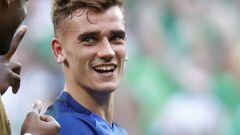 Football Soccer - France v Republic of Ireland - EURO 2016 - Round of 16 - Stade de Lyon, Lyon, France - 26/6/16 France&#039;s Antoine Griezmann celebrates with team mates at the end of the match  REUTERS/Kai Pfaffenbach Livepic