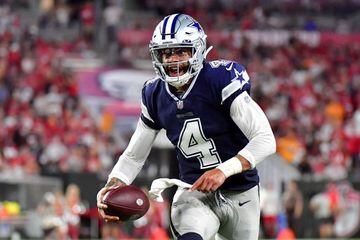 TAMPA, FLORIDA - SEPTEMBER 09: Dak Prescott #4 of the Dallas Cowboys carries the ball during the second quarter against the Tampa Bay Buccaneers at Raymond James Stadium on September 09, 2021 in Tampa, Florida. Julio Aguilar/Getty Images/AFP