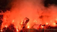 Stade Rennais&#039; supporters let off flares during the French L1 football match between Stade Rennais and Nantes at The Roazhon Park, in Rennes, northwestern France on November 25, 2017.  / AFP PHOTO / JEAN-FRANCOIS MONIER