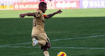 Alfredo Ramúa ha defendido la camiseta de Cusco FC -antes Real Garcilaso- durante nueve temporadas.