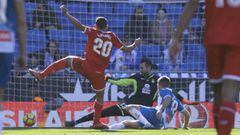 El momento del gol del delantero colombiano Luis Fernando Muriel que sell&oacute; la victoria 0-3 del Sevilla sobre el Espanyol por Liga Espa&ntilde;ola