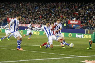 Diego Reyes puts through his own net to give Atleti the lead.