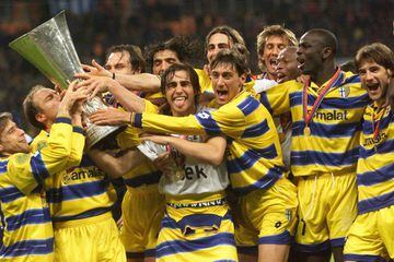 Sin demasiados títulos locales, ganó dos Copas de la UEFA a finales de siglo y una Recopa con un gran equipo: Cannavaro, Thuram, Buffon, Crespo, Verón… En 2015 se declaró en bancarrota y el 22 de junio dejó de existir oficialmente. Se refundó para jugar en la Serie D. Con tres ascensos consecutivos, en 2018 volvió a Primera.