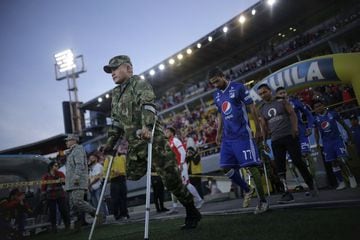 El derbi bogotano por la fecha 19 de la Liga Águila terminó 0-0, con poco fútbol de ambos lados pero que sirvió como homenaje para los militares heridos en la guerra.