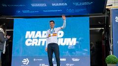 Carlos Rodríguez, con el maillot de campeón de España, ayer en el podio del Critérium de Madrid.