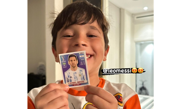 Mateo Messi and his father's sticker.