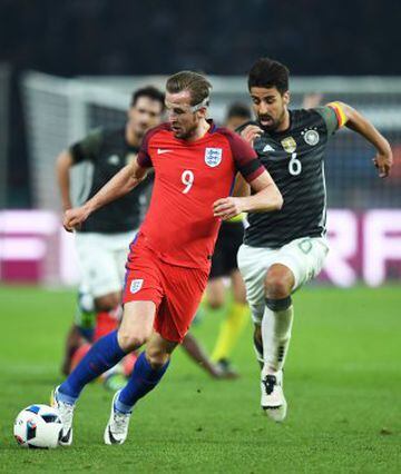 Harry Kane of England controls the ball under pressure of Sami Khedira of Germany during the International Friendly match between Germany and England at Olympiastadion on March 26, 2016 in Berlin, Germany.  (Photo by Matthias Hangst/Bongarts/Getty Images)