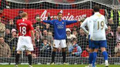 En el 2008 durante un encuentro de la FA Cup, el defensor inglés tuvo que defender bajo los palos la portería del United. Muntari consiguió batirlo. 