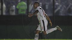 Fredy Guar&iacute;n  celebra su tercer gol con Vasco da Gama