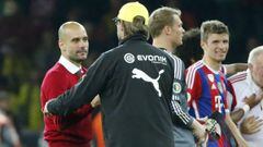 Pep Guardiola y Jurgen Klopp se saludan tras uno de sus partidos en Alemania.