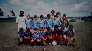Costa empezó a jugar desde muy pequeño en la Escuela de Fútbol de Lagarto llamada Bola de Ouro. 
