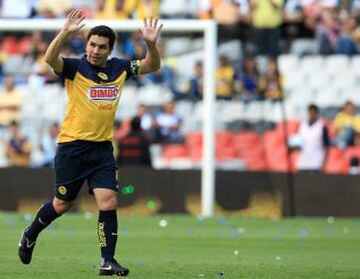 El paraguayo Salvador Cabañas llegó al América tras convertirse en figura de los modestos Jaguares, donde se había convertido en un goleador deseado por distintos clubes del fútbol mexicano.