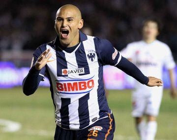 Es el máximo goleador en la historia de los Rayados de Monterrey con 121 goles, en todas las competencias, superando al brasileño Mario de Souza. Además, el andino fue campeón de goleo en el Torneo Clausura 2008 con 13 goles.