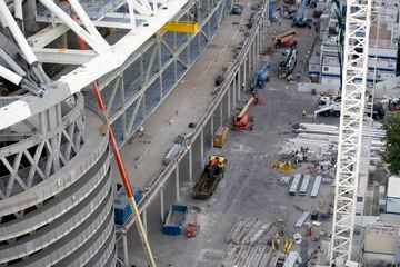 Las obras del nuevo estadio del Real Madrid siguen sin descanso durante el verano. El presidente del club, Florentino Pérez, afirmó: ""Está previsto para el final de la próxima temporada".