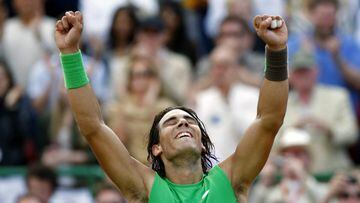 Rafa Nadal celebra un triunfo ante Djokovic en 2008