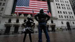 21 April 2020, US, New York: A man stands with the Fearless Girl statue across from the New York Stock Exchange as US stocks continue to trade lower after a historic plunge in oil prices during the Coronavirus (Covid-19) pandemic. Photo: Bryan Smith/ZUMA 