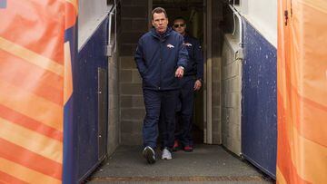 DENVER, CO - JANUARY 1: Head coach Gary Kubiak of the Denver Broncos exits the tunnel and on to the field before the game against the Oakland Raiders at Sports Authority Field at Mile High on January 1, 2017 in Denver, Colorado.   Daniel Brenner/Getty Images/AFP == FOR NEWSPAPERS, INTERNET, TELCOS &amp; TELEVISION USE ONLY ==