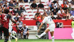 Alexis SANCHEZ of Marseille score his goal during the Ligue 1 Uber Eats match between OGC Nice and Olympique de Marseille at Allianz Riviera on August 28, 2022 in Nice, France. (Photo by Johnny Fidelin/Icon Sport via Getty Images)