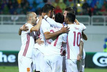 Football Soccer - Albania v Spain - World Cup 2018 Qualifiers - Loro Borici Stadium, Shkoder, Albania -9/10/16. Spain's players celebrate their second goal. REUTERS/Antonio Bronic
